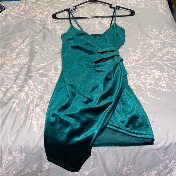 Dresses - Picture 5 of 7